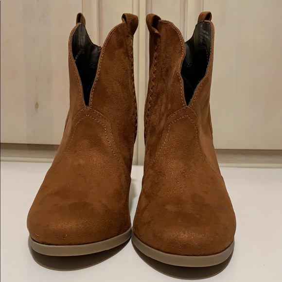C Comfort Suede Booties / Ankle Boots • NEW - Picture 4 of 8